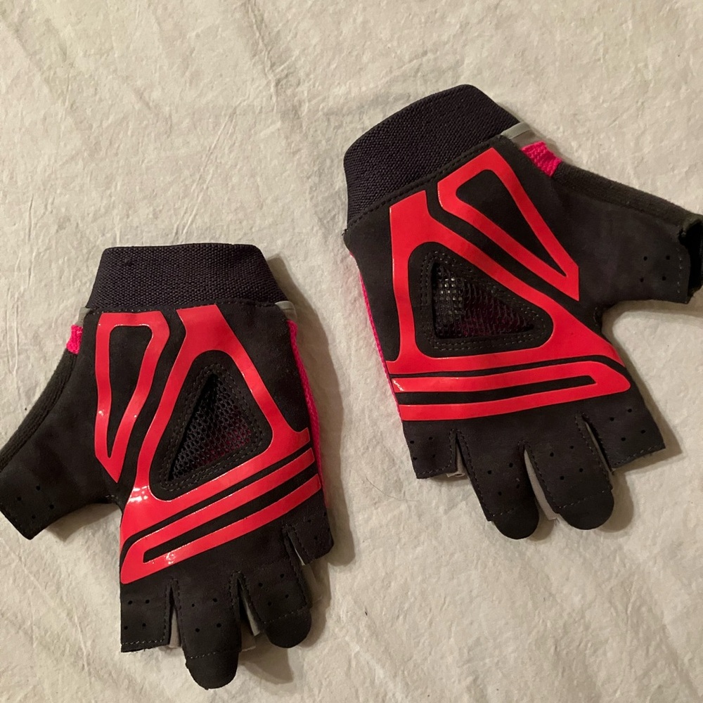 UFC Women's Pink MMA cardio gloves - Picture 7 of 12